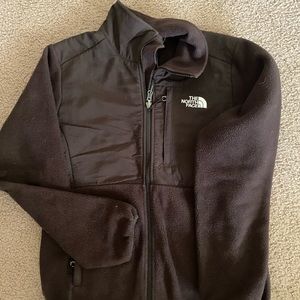 Brown gently used north face jacket.